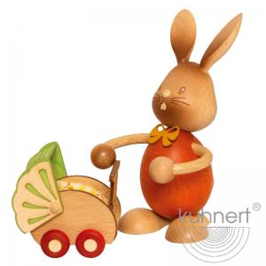 Hase Stupsi mit Kinderwagen